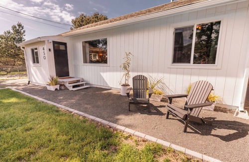 Seaside Cottage | Charming and cozy coastal escape steps from the beach. Pet friendly!