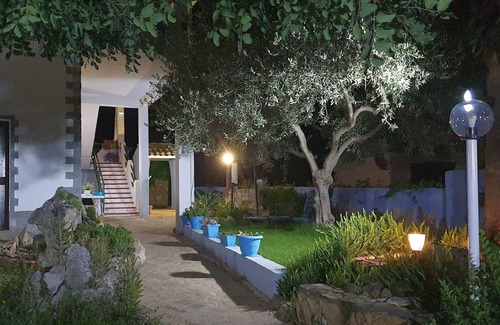 Cardedu House | Charming and Cozy Tastefully Decorated Holiday Apartment. WiFi.