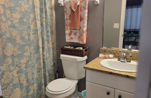 Westminister House | Charming and cozy 3-bedroom duplex in welcoming Lehigh Acres! Come stay here!
