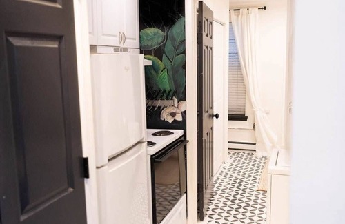 Stanton Park Apartment | Charming and Historic Apartment in Capitol Hill