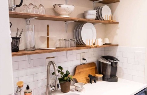 Stanton Park Apartment | Charming and Historic Apartment in Capitol Hill