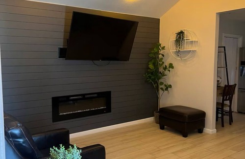 Brownsville House | Charming and Peaceful 2-bedroom house in delightful Brownsville.
