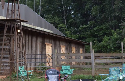 Danbury Cottage | Charming and private 3-bedroom cottage in Danbury with WiFi, fitness room, AC