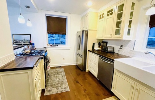 Cochrane House | Charming and Private Home close to all amenities