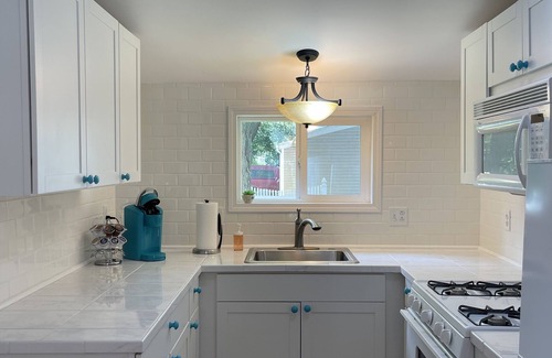 Celina House | Charming and quaint cottage that is nestled within Windy Point !