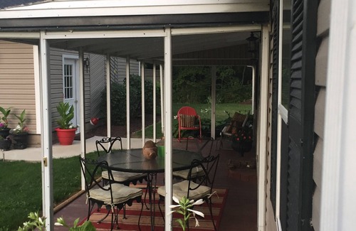 Celina House | Charming and quaint cottage that is nestled within Windy Point !