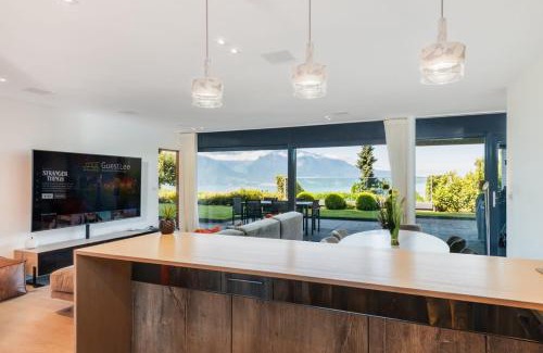 Montreux Apartment | Charming and Spacious Residence in the Heart of Brent by GuestLee