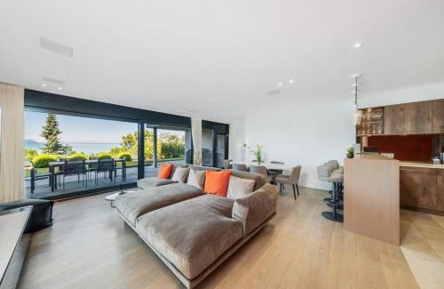 Montreux Apartment | Charming and Spacious Residence in the Heart of Brent by GuestLee