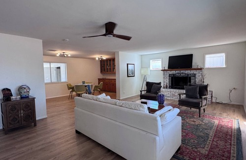 Tempe House | Charming and Spacious 4-bedroom house in Tempe, 6 min from ASU with AC, WiFi.