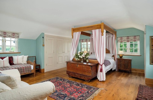 Ballynacarrigy Other | Charming and spacious 6-bedroom farmhouse close to Center Parcs