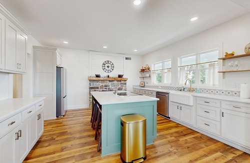 Cleveland House | Charming and spacious country home with mountain views