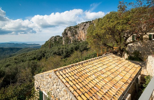 Petaleia House | Charming and traditional small stone house.