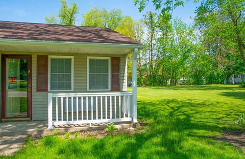 Colchester Apartment | Charming and Tranquil 1BR in Colchester, IL