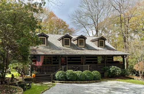 Highlands Cabin | Charming and Unique Log Cabin with Beautiful Garden Setting