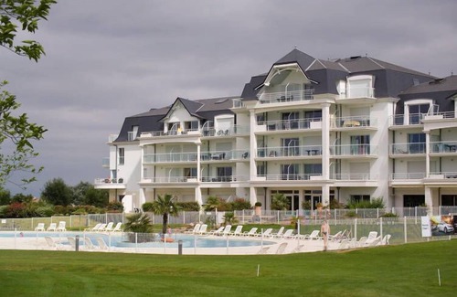 L'Aiguillon-sur-Vie Apartment | Charming apartment located at a golf course