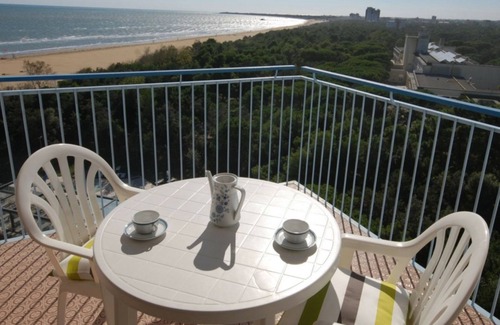 Lignano Pineta Apartment | Charming apartment overlooking the sea