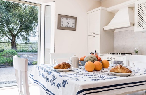 Monade Santa Lucia Apartment | charming apartment in villa 1.5 km from the sea with parking space in the village.