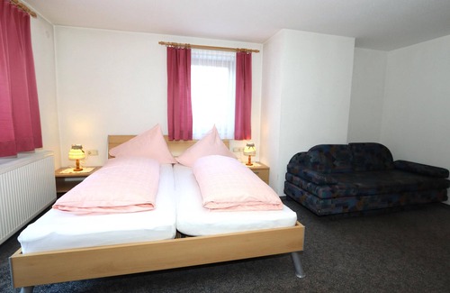 Huben Apartment | Charming apartment with balcony and ski storage