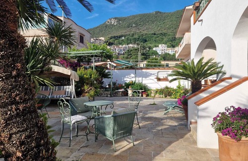 San Felice Circeo Apartment | Charming apartment in villa with veranda overlooking the sea