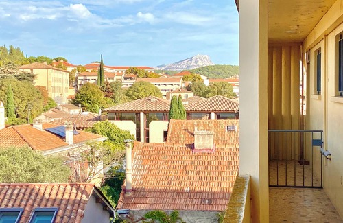 Couronne Urbaine Apartment | Charming apartment near the city center with balcony and panoramic view of the Cathedral