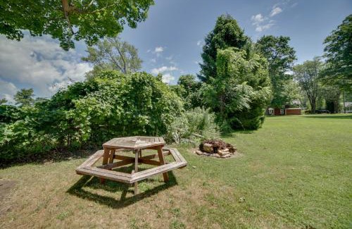 Geneva-on-the-Lake Apartment | Charming Apartment On The Strip By Lake Erie!
