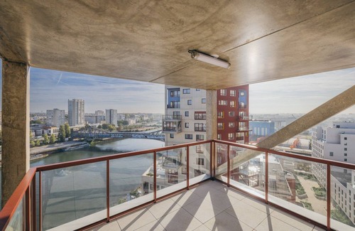 Ivry-port Apartment | Charming Apartment With Panoramic Seine River & Eiffel Tower Views