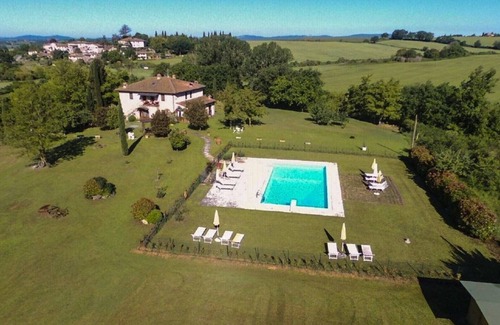 Poggiarello Apartment | CHARMING APARTMENT WITH SWIMMING POOL 35 KM FLORENCE, 20 KM SIENA, 12 KM CHIANTI