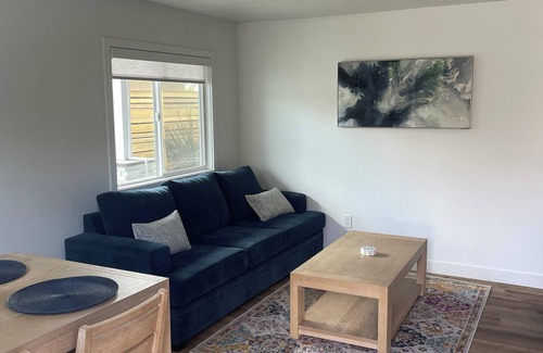 Cardiff-by-the-Sea Apartment | Charming apartment a mile from beaches with private entrance and patio.