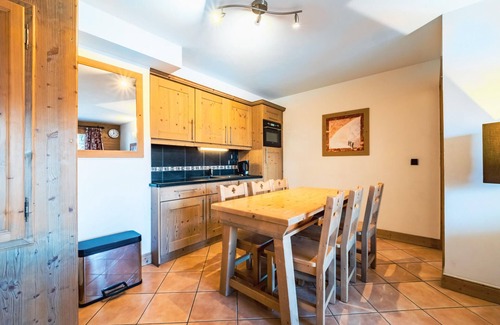 Les Almes Apartment | Charming Apartment · Close to Slopes · Balcony · Wi-Fi · Parking · 6 People