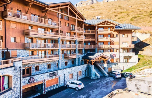 Les Almes Apartment | Charming Apartment · Close to Slopes · Balcony · Wi-Fi · Parking · 6 People