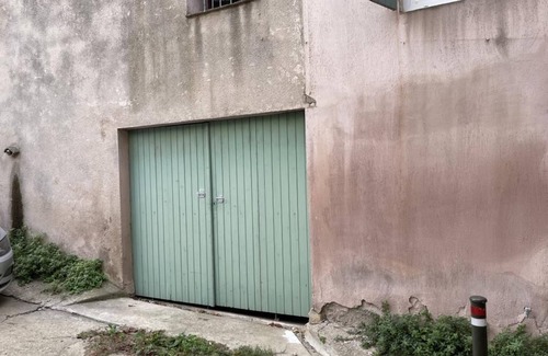 Carcassonne Apartment | Charming apartment at the foot of the town with motorcycle garage