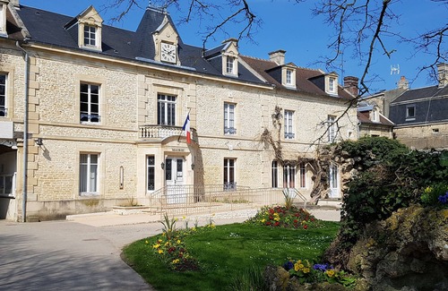 Luc-sur-Mer Apartment | Charming apartment in small residence 50m from the beach in luc sur mer
