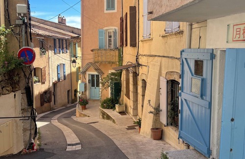 Villecroze Apartment | Charming apartment in the beautiful medieval village of Villecroze