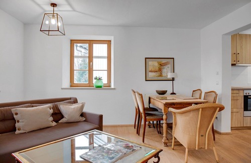 Bad Toelz Apartment | Charming Apartment “Holunder” with Mountain View, Wi-Fi, Balcony & Garden
