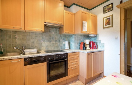 Kitzbuehel Apartment | Charming Apartment in Kitzbuhel with Balcony