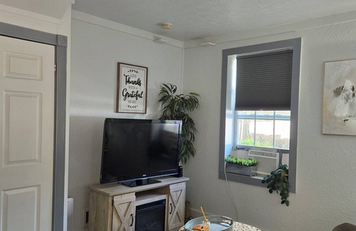 Sweetwater Apartment | Charming apartment in awesome Sweetwater with WiFi, AC