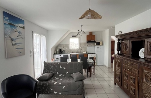 Damgan Apartment | Charming apartment in a quiet house with sea views in Damgan