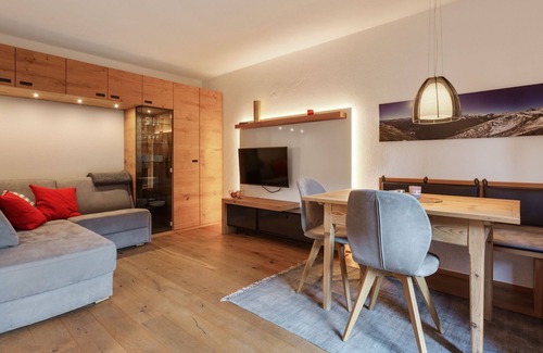 Jochberg Apartment | Charming Apartment in Jochberg with Balcony