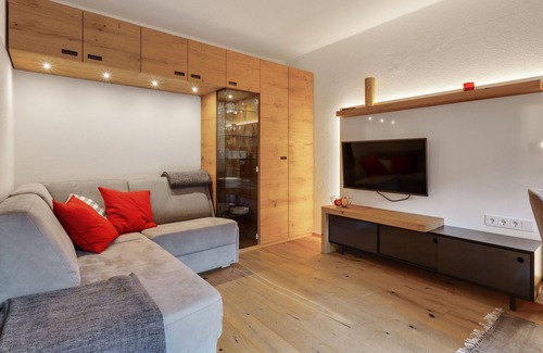 Jochberg Apartment | Charming Apartment in Jochberg with Balcony