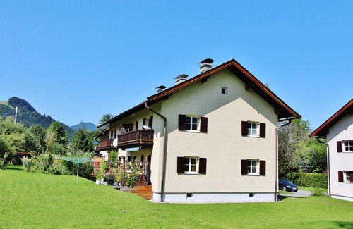 Kitzbuehel Apartment | Charming Apartment in Kitzbuhel with Balcony