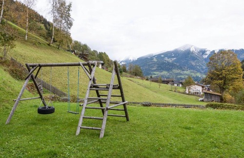 Zell am See Apartment | Charming Apartment in Zell am See with Mountain Views