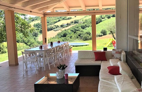 Carassai Apartment | Charming apartment in Carassai with terrace