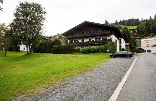 Jochberg Apartment | Charming Apartment in Jochberg with Balcony