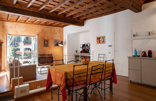 Roman Quarter Apartment | Charming Apartment in Quadrilatero Romano, pet and children friendly