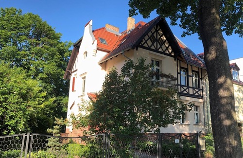 Niederschoenhausen Villa | Charming apartment in Tudor style mansion (only 15 minutes to Prenzlauer Berg)