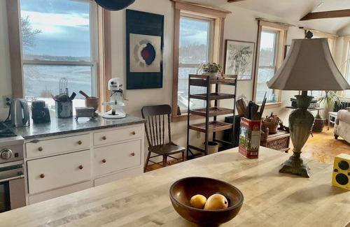 Thomaston Apartment | Charming Apartment in Thomaston with Water Views