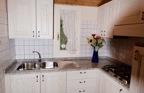 Montescudaio Apartment | Charming apartment for 5 people with garden, BBQ and wifi