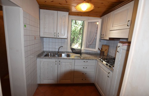 Montescudaio Apartment | Charming apartment for 5 people with garden, BBQ and wifi