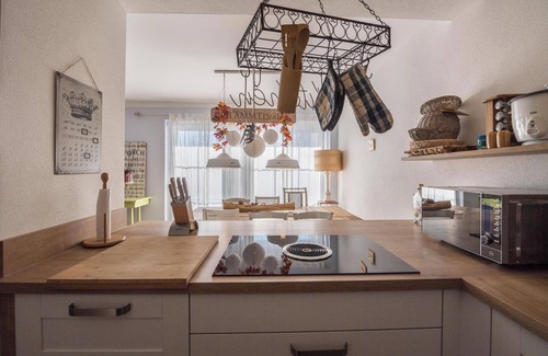 Otterfing Apartment | Charming Apartment “Lausbub” with Wi-Fi, Terrace & Garden