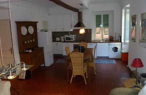Old Town Apartment | Charming apartment on the Cours Saleya, vieux Nice. 200 meters from the beach!